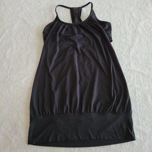 Lululemon sports bra razorback tank top mesh fabric size 6 Bra is camo pattern